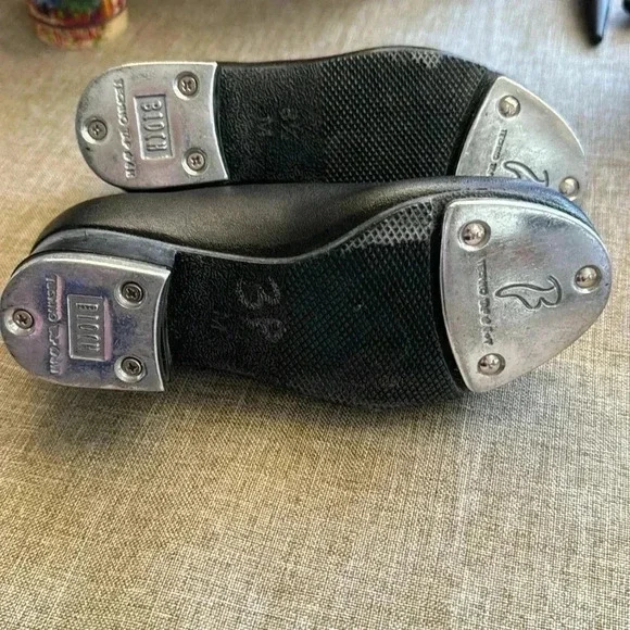 Child’s Size 8.5 Dance Now Tap shoes… used once in a photo shoot.. - Picture 2 of 2